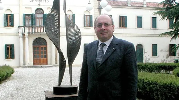 Paolo Dalle Fratte in una foto di quando era sindaco di Santa Maria di Sala