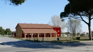 L’esterno della Birreria Gallo Nero a Ca’ Pasquali che può ospitare 750 persone