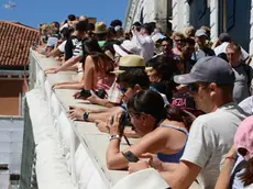 Interpress/M.Tagliapietra Venezia 22.08.2016.- Turismo, Bivacco, degrado, etc. Ponte di Rialto