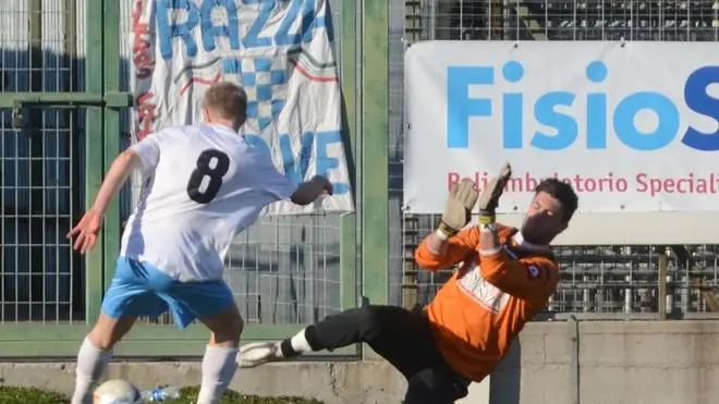 Cruccu Venezia 26.02.2012.- Calcio Venezia/Sandonà-Jesolo. Parata di Amadori.- Interpress