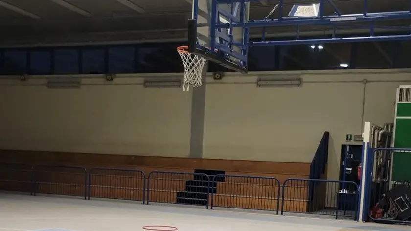 l parquet della palestra ricoperto della polvere dell’estintore