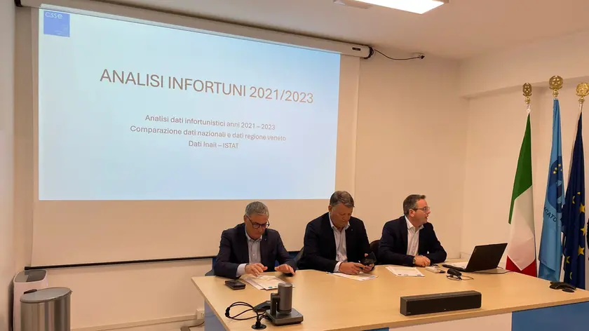 Bombardieri davanti ai lavoratori mestrini