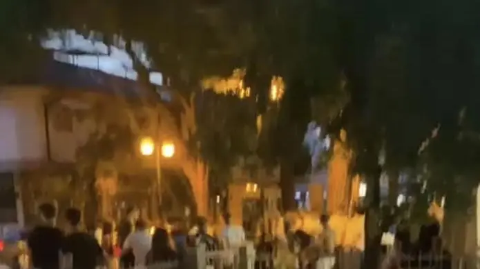 Una rissa in Piazza Brescia a Jesolo, quest’estate al centro della “mala movida”