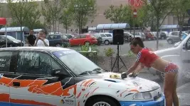 Un sexy car-wash