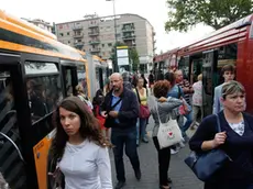 agenzia candussi. giornalista; artico. descrizione: primo giorno di attivazione del serivizio tram fino a Venezia Piazzale Roma. nella foto piazzale Cialdini Mestre