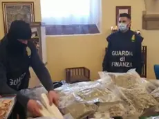 I finanzieri di Vicenza con parte della droga sequestrata