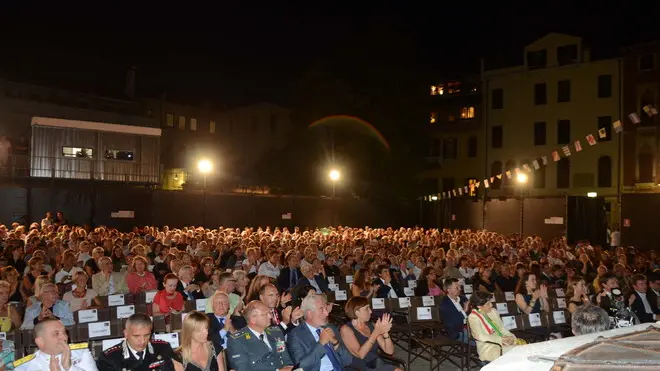 CAIAFFA VENEZIA 30.08.2011.-ARENA SAN POLO ANTEPRIMA MOSTRA DEL CINEMA.- INTERPRESS CAIAFFA VENEZIA 30.08.2011.-ARENA SAN POLO ANTEPRIMA MOSTRA DEL CINEMA.- NELLA FOTO MARCO MULLER, MAURO CONTI,ANDRE_ TECHINE,CAROLE BOUQUET,PAOLO BARATTA. INTERPRESS