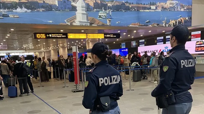 La polizia all'aeroporto Marco Polo