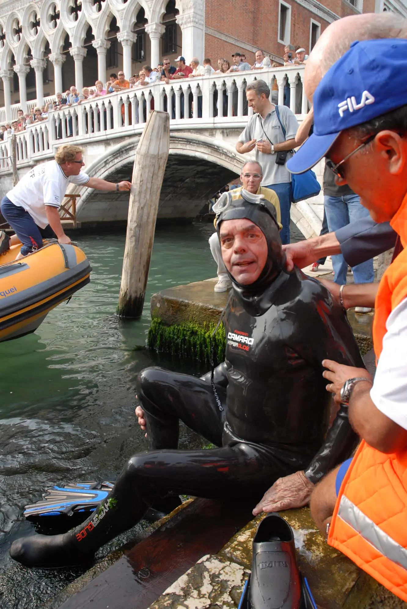 01/10/2006- PAOLO DONAGGIO, CHIOGGIA VENEZIA A NUOTO. NELLA FOTO IL SUO ARRIVO A S.MARCO. INTERPRESS/ BOLLIS -