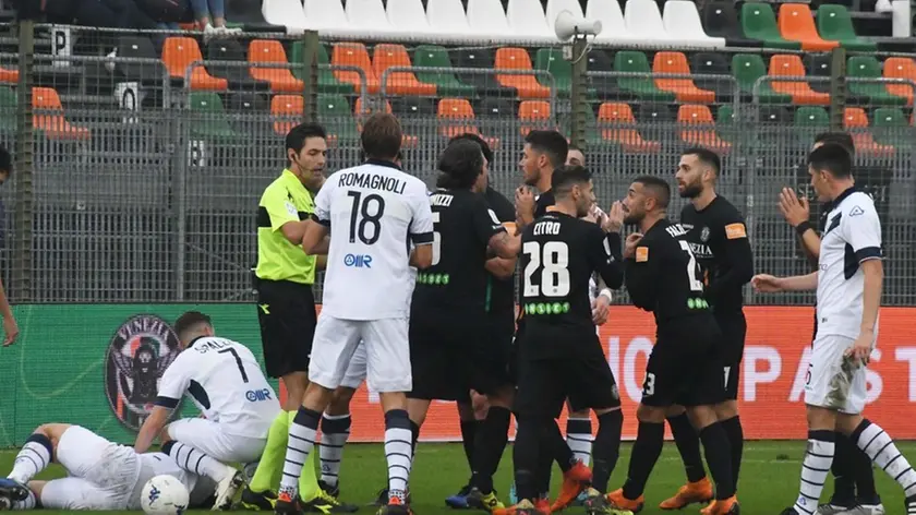Interpress\M.Tagliapietra Venezia 24.11.2018.- Calcio Venezia\Brescia 2-1. Espulsione Falzerano.