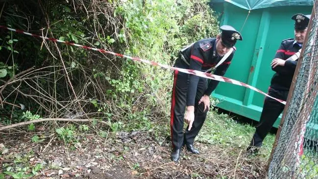 Cogollo del Cengio ritrovamento cadevere in decomposizione zona Ponte San Agata nella foto Carabinieri della stazione di Piovene indicano il punto dove giaceva il corpo