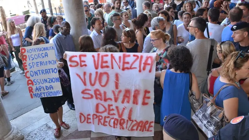 Interpress/Mazzega Venezia, 29.07.2016.- Consiglio Comunale, Cà Farsetti presidiata dalle forze dell'Ordine per la protesta dei Comunali e BLM.-