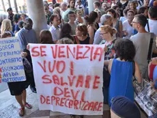 Interpress/Mazzega Venezia, 29.07.2016.- Consiglio Comunale, Cà Farsetti presidiata dalle forze dell'Ordine per la protesta dei Comunali e BLM.-