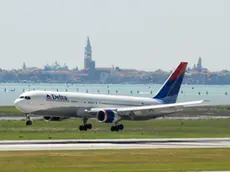 TESSERA 07/06/2006 Aeroporto Marco Polo inaugurazione nuovo volo Venezia-Atlanta delta air lines......(C) Bertolin Matteo richiesto da DE POLO TESSERA 07/06/2006 Aeroporto Marco Polo inaugurazione nuovo volo Venezia-Atlanta delta air lines