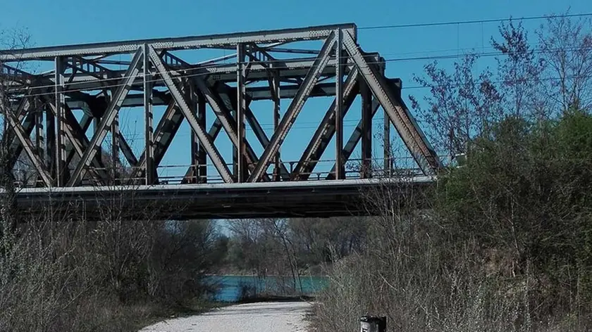 DINELLO - DINO TOMMASELLA - SAN DONA' DI PIAVE - IL PONTE FERROVIARIO E I LIBERI VARCHI DI ACCESSO ALLE ROTAIE