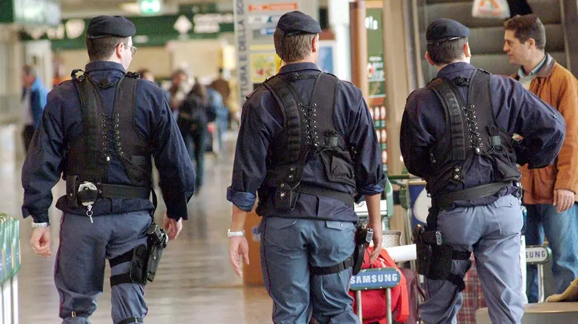 Agenti in servizio all'aeroporto Marco Polo