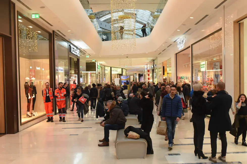 Foto agenzia Mistretta / Ferrazza / Marghera , saldi Nave de Vero