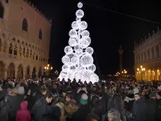 Interpress\M.Tagliapietra Venezia 30.11.2018.- Accese luminarie ed albero in piazza San Marco.