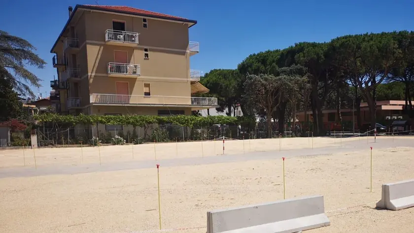 Il parcheggio davanti all’ospedale di Jesolo al centro di un lunghissimo contenzioso in Tribunale