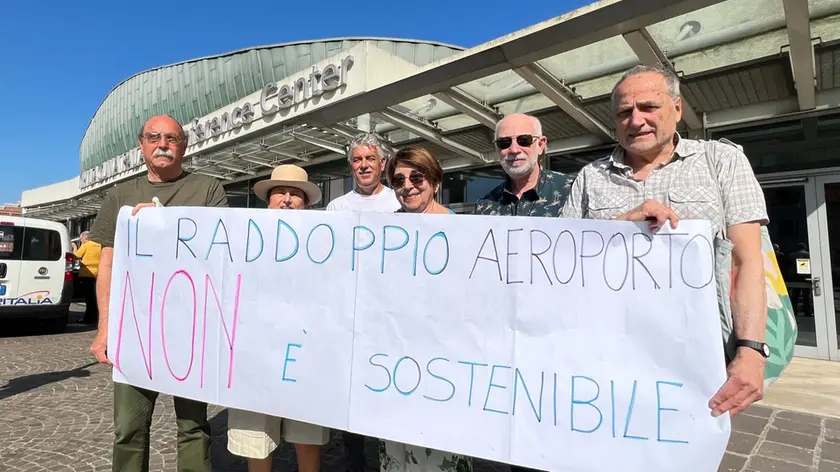 La protesta contro il masterplan dell'aeroporto