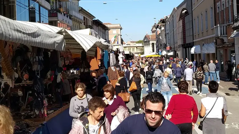 DE POLO - TOMMASELLA - SAN DONA' - FIERA DEL ROSARIO -INVASIONE DI VISITATORI CON IL SOLE NELL'ULTIMO GIORNO