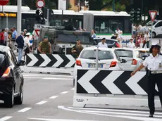 Interpress/M.Tagliapietra Venezia 28.08.2017.- Barriere New Jersy a Piazzale Roma Antiterrorismo. Blindato dell'esercito. con militari armati