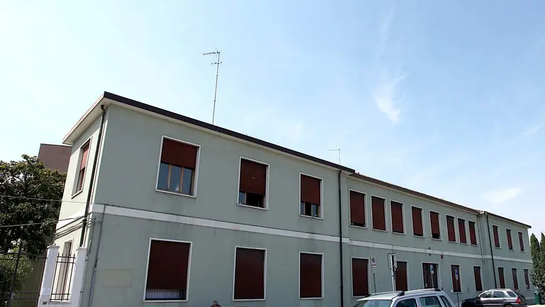 BASCHIERI MESTRE: CASA ACCOGLIENZA. w