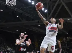 Vatrella foto er virtus bologna venezia Tornike Shengelia (Segafredo Virtus Bologna) e Jordan Theodore (Umana Reyer Venezia)