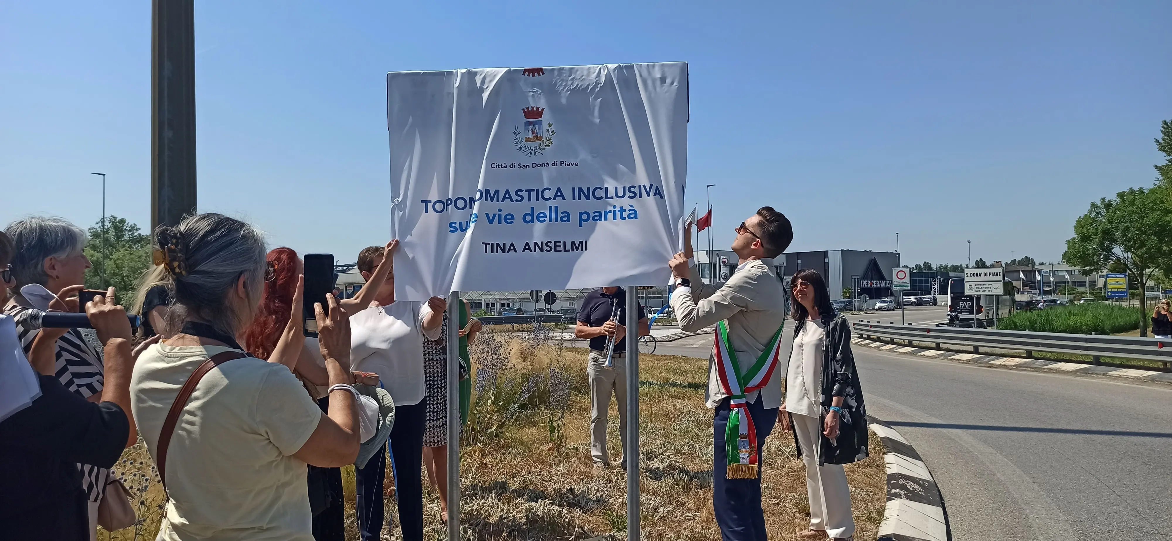 Lo svelamento della targa per Tina Anselmi