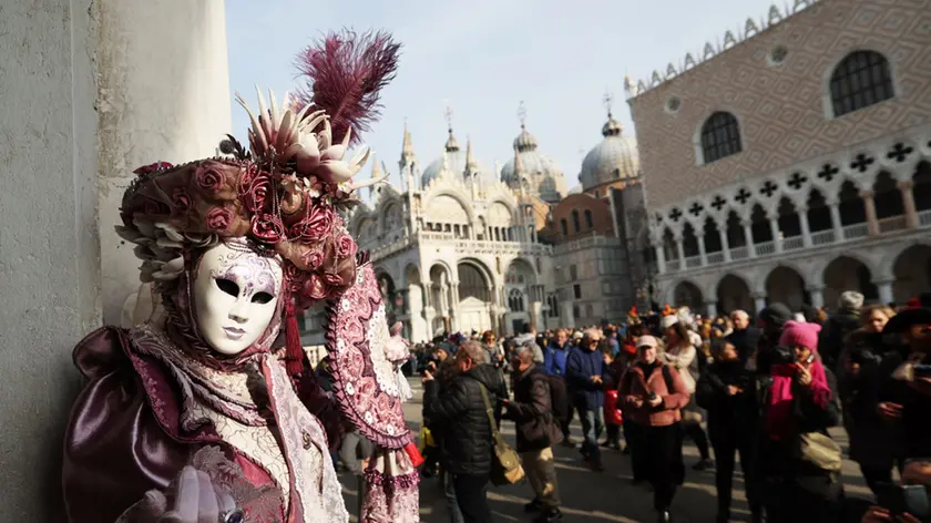 Il Carnevale di Venezia 2025 celebra il tempo di Casanova