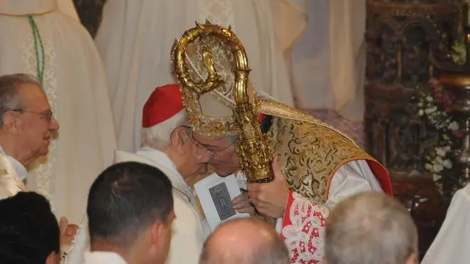 Interpress Caiaffa Venezia, 25.03.2012.- Il Patriarca Francesco Moraglia in Basilica di San Marco.- Nella foto mentre saluta il Patriarca Emerito Marco Ce