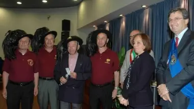 Italo Mattiussi con la medaglia d’onore Accanto le fasi della premiazione con il prefetto Lamorgese