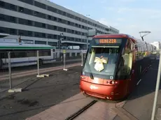 Interpress/M.Tagliapietra Venezia 19.12.2013.- Il Tram è arrivato a Piazzale Roam. Visita dei bambini delle scuole elementari.