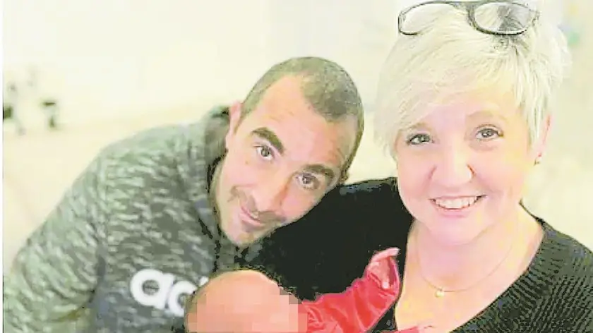 Luca Livieri ed Elisa Marangoni con uno dei loro figli