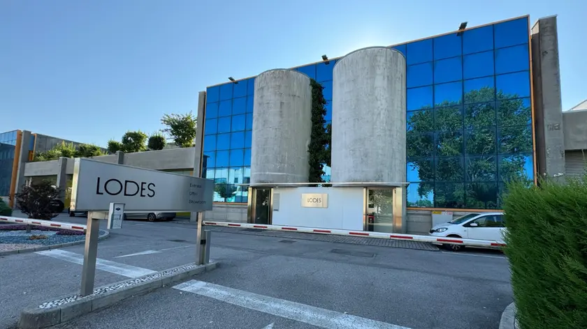 Bimba morta in auto dimenticata dal padre, che lavora alla Lodes (foto Pòrcile)