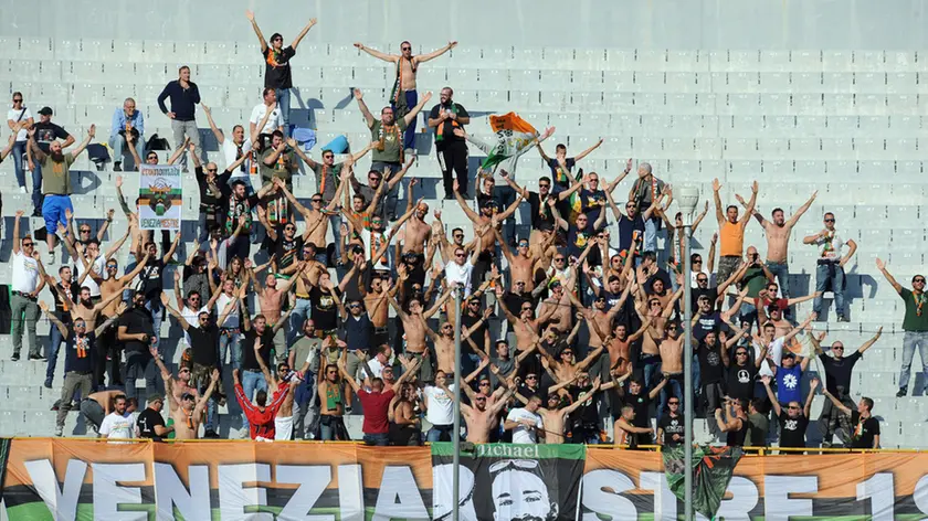 CRUCCU FOTO ER ASCOLI VENEZIA TIFOSI