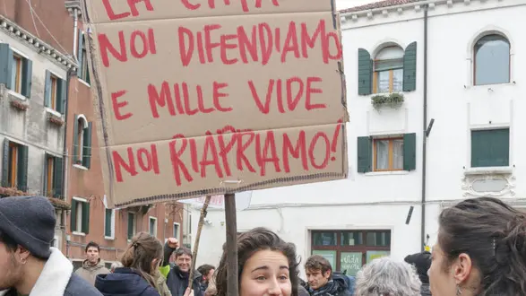 Foto Agenzia Candussi/ Carrai/ Venezia/ Manifestazione per lo sgombero della "Vida"