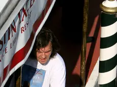 Il regista Emir Kusturiza oggi sul pontile dell'hotel Excelsior al suo arrivo di Venzia per la 62.ma mostra del cinema. VIRGINIA FARNETI