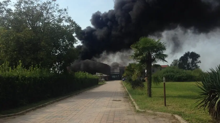 L'incendio alla Urban Costruzioni di Jesolo