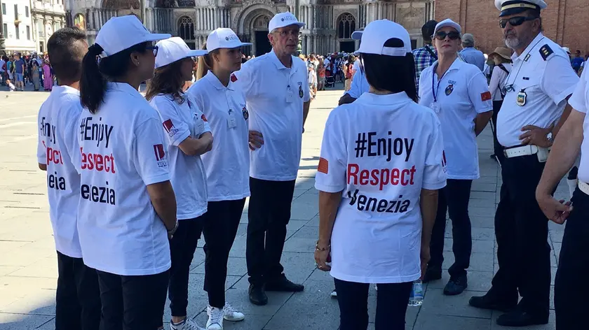 I Guardians al loro primo giorno di servizio a San Marco (foto De Lazzari)
