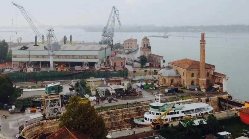 Una immagine d'epoca tratta dal gruppo Facebook “Vaporetti, traghetti e navigazione nella laguna di Venezia”
