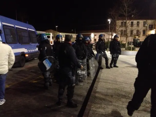 Polizia mobilitata per fermare i manifestanti di Forza Nuova a piazzale Roma