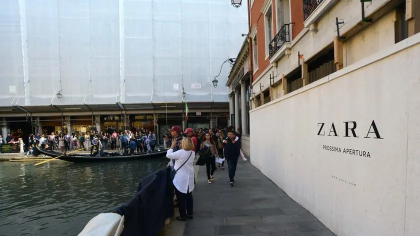 Interpress\M.Tagliapietra Venezia 25.09.2017.- Prossima apertura ZARA, Bacino Orseolo.