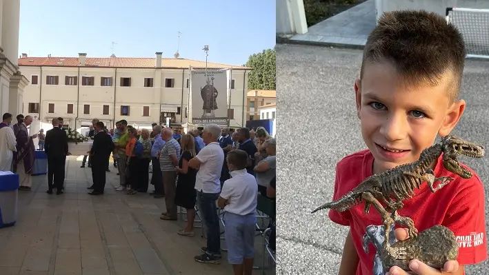 L'addio al piccolo Davide Favaron in chiesa a Scorzè (foto Pòrcile)