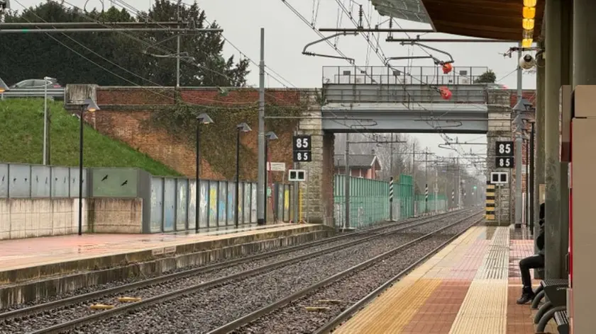 La stazione di Spinea: disagi e ritardi per i pendolari (Foto Pòrcile)