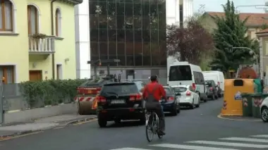 Il traffico causato dalle deviazioni in via Dante