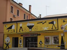 Foto Agenzia Candussi/Furlan/Via Sernaglia, Mestre / Esterni cinema dante murales finito