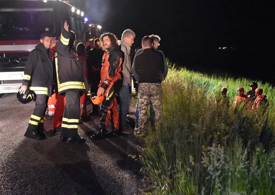 dinello - DINO TOMMASELLA - ERACLEA - AUTO IN CANALE IN VIA VALLE TAGLI