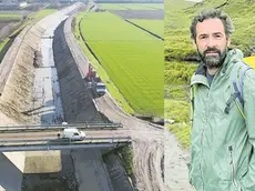 I lavori di rifacimento e rafforzamento del canale Leb: l’intervento è stato finanziato attraverso il Pnrr. A destra l'ingegnere ambientale Andrea Goltara