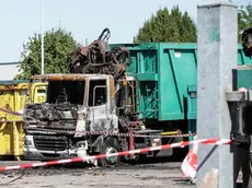 20160717 _ FOSSO'(VE)-CLJ-VIA DELLE INDUSTRIE VII STRADA- INCENDIO DOLOSO NUOVA ECOLOGICA 2000.